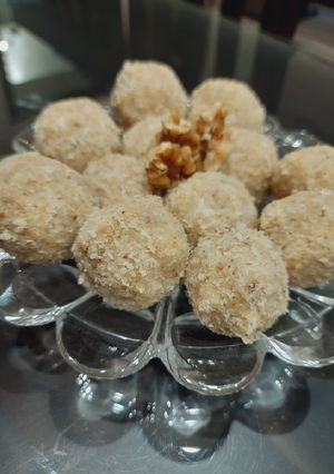 A picture of Walnut laddoo.