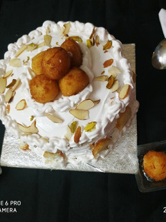 ગુલાબજામુન કેક(Gulabjamun cake recipe in Gujarati) રેસીપી મુખ્ય ફોટો