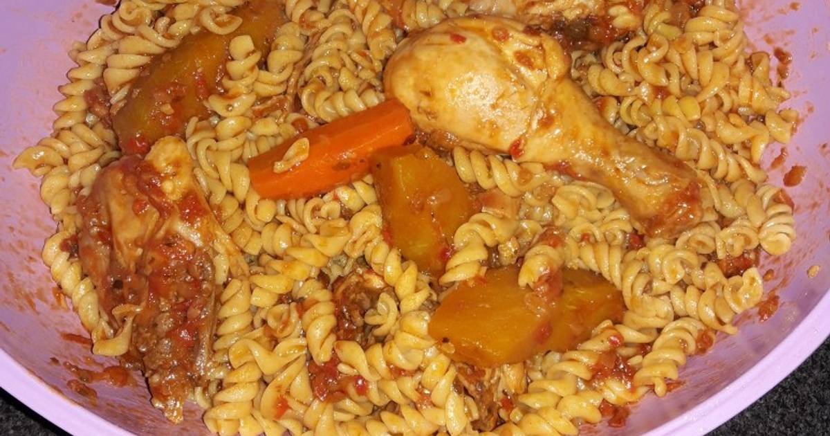 Guiso de pollo trozado con fideos tirabuzones!!!! Receta de Amalia- Cookpad