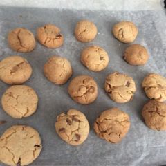 A picture of Nut- free chocolate chip cookies.