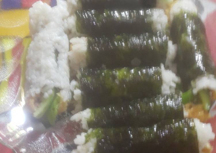 Sushi telur abon ayam sarapan sederhana..