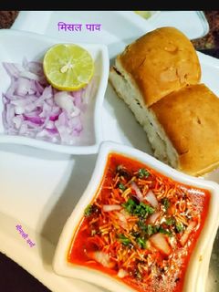 मिसल पाव(misal pav recipe in hindi) रेसिपी मुख्य फोटो