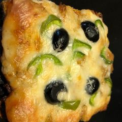 A picture of 3 colour Mini Bread Pizza 🍕.