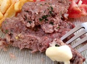 Una foto de Kafta (hamburguesa árabe)