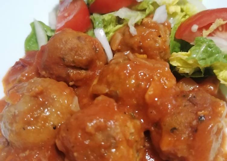 96. Albóndigas veganas de seitán y alubias en salsa de tomate