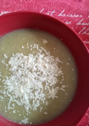 Una foto de Crema de tronquitos de verduras 🥦🥣