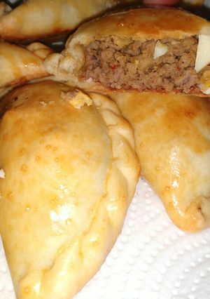 Una foto de Empanadas de carne con masa casera !!!