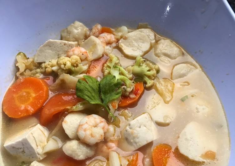 Cara Gampang Menyiapkan Tom Yam Seafood, Bikin Ngiler