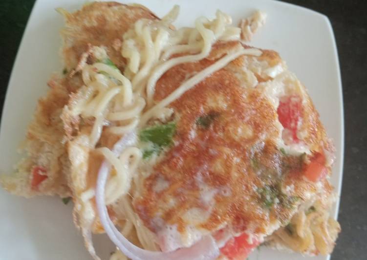 Recipe of Perfect Eggs omellete with indomie