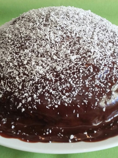 Una foto de Bizcocho con chocolate y coco