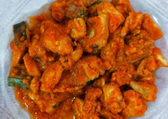 Langkah Mudah untuk Menyiapkan Irisan ikan bumbu balado 🌶️🌶️, Enak Banget