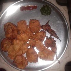 A picture of Besan Aloo pakora.