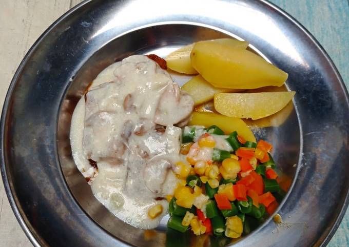 Steak dori with mushroom sauce