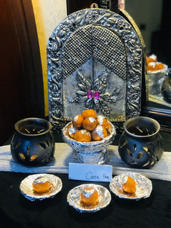 A picture of Gulaab jamun.