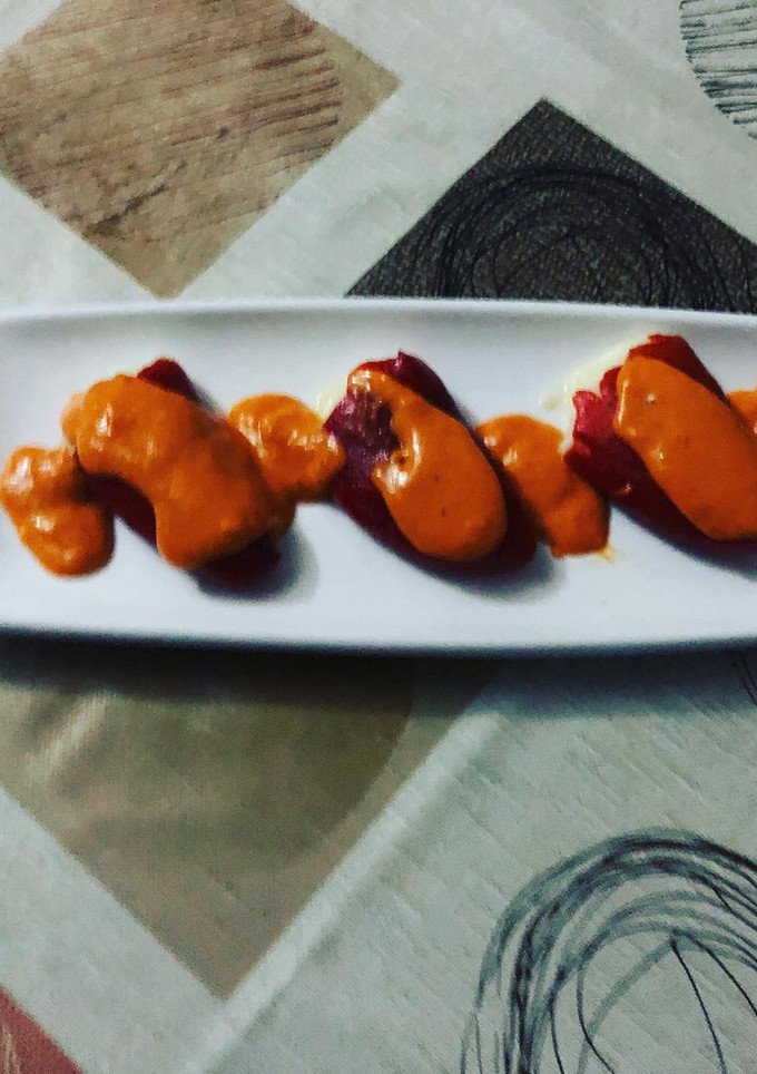 Una foto de Pimientos del piquillo rellenos de brandada de bacalao