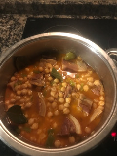 Una foto de Garbanzos con jamón