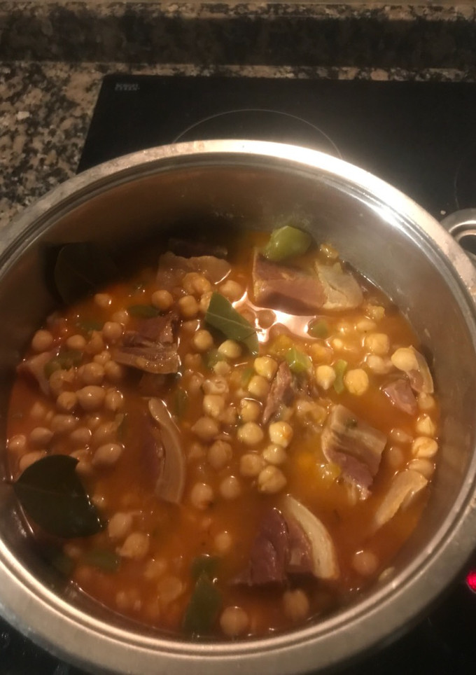 Una foto de Garbanzos con jamón