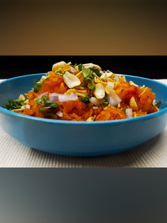 ઈન્દોરી પૌંઆ (Indori Poha recipe in Gujarati) રેસીપી મુખ્ય ફોટો