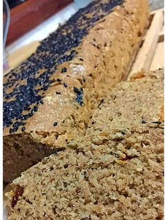 Una foto de Pan integral con avena y linaza