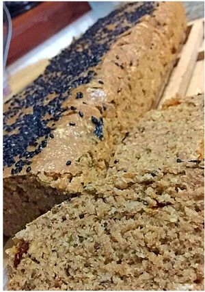 Una foto de Pan integral con avena y linaza