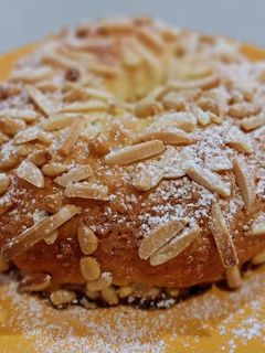 Una foto de Coca brioche con frutos secos