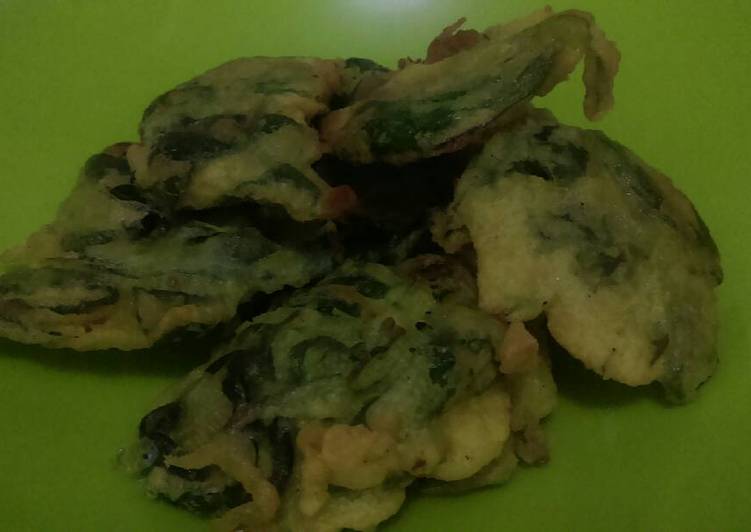 Bagaimana Menyiapkan Bala bala kangkung &amp; sayur keciwis yang Lezat