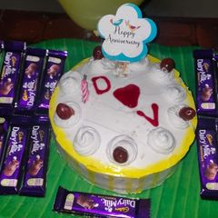 A picture of White Forest cake.