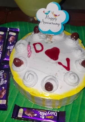 A picture of White Forest cake.