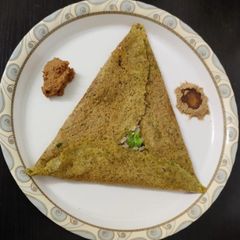 A picture of Nutritious moong sprouts chilla.