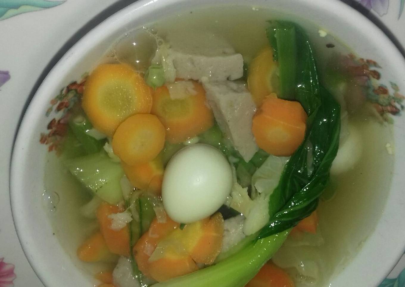 Farverig grøntsagssuppe