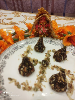 A picture of Dates modak.
