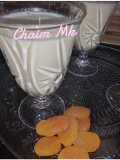 صورة لوصفة سموثي بالمشمش والموز 🍑🍌