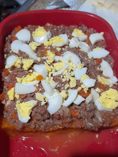 Una foto de Pastel de Calabaza relleno con Carne, Queso y Huevo Picado!