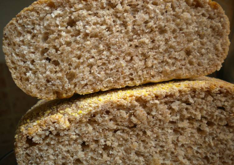 Félbarna kenyér kukoricadarával megszórva