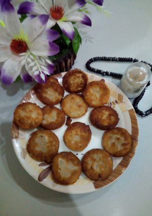 A picture of Khasta meethi tikiya.