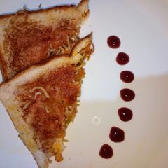 A picture of Noodles sandwich.