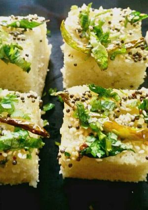 A picture of Rava Dhokla.