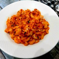 A picture of Butter masala macaroni pasta.