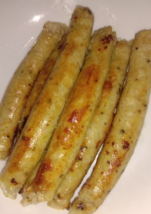 รูปของ ไส้กรอกอิสานไก่ผสมข้าว (Isan-Style Chicken and Rice Sausage)