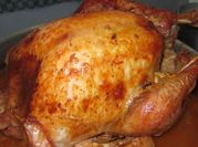 Una foto de pavo con ciruelas