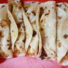 Una foto de Tacos de verduras y pollo 🍗