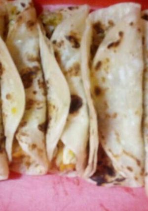 Una foto de Tacos de verduras y pollo 🍗
