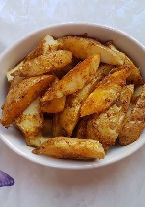 Foto principal de Patatas a gajos con aliño 🥣