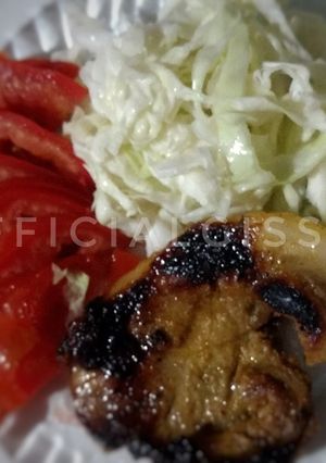 Una foto de Ensalada de repollo y tomate