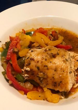 Hình của món Ratatouille và gà nướng kiểu Pháp.