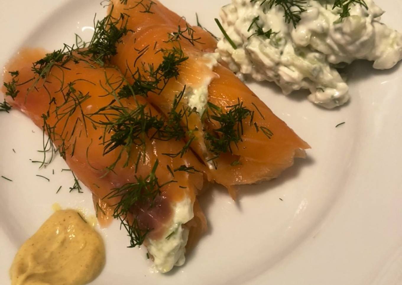 Carpaccio di salvacini di salpone ripieni di tzaziki cacik: