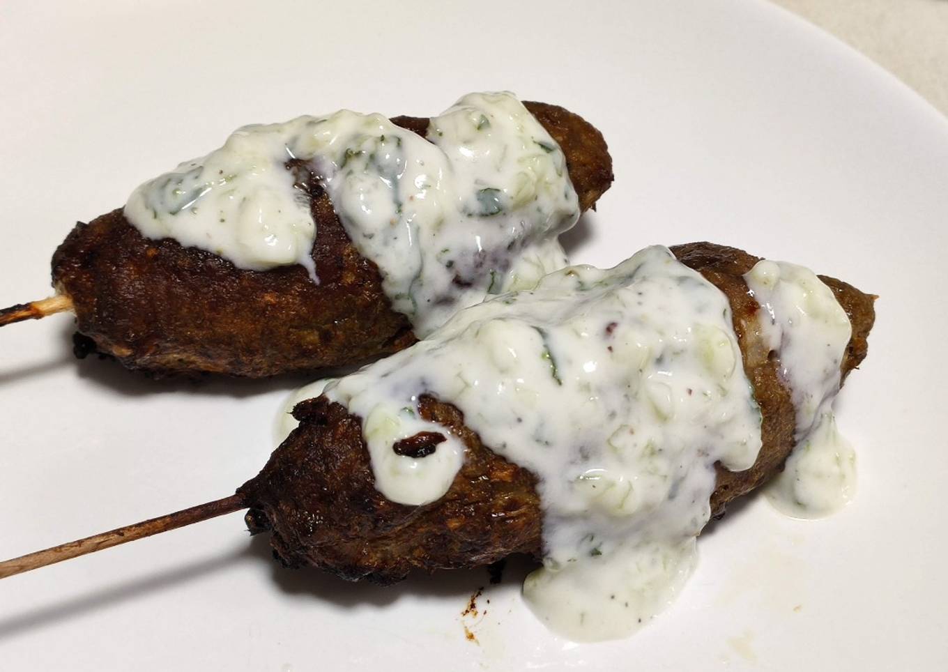 Koftas turcas con salsa de yogur