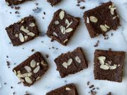 Una foto de brownies keto