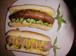 Una foto de Medias noches de chorizo argentino!