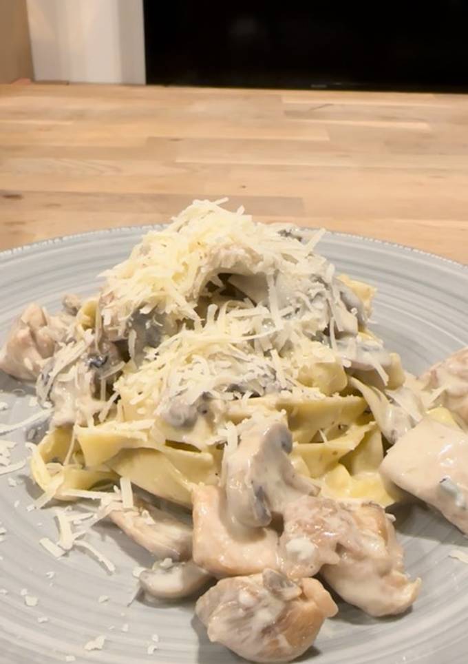 Fettuccine Alfredo